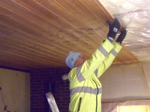 Her brekkes panelet ned fra kjøkkentaket