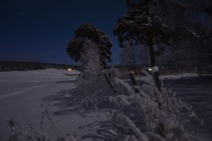 Trolsk lys fra fullmånen - stille, klart og kaldt