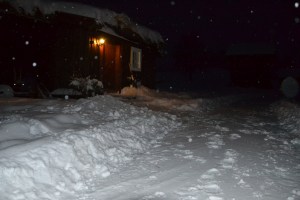 ,Endelig har vi litt snø som isolerer veggene på gammelstua