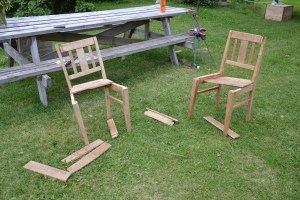 Noe stemte ikke, og stolen måtte fra hverandre igjen. På dette tidspunktet var jeg fristet til å gi opp hele puslespillet