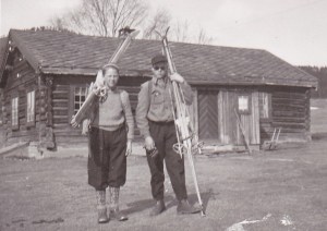 Døra på gammelstua er den samme i dag som dengang - rundt 1942