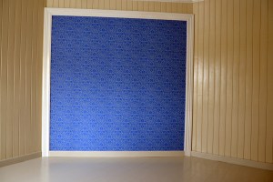 Listing - her rundt den tapetsert veggen på soverommet og på gulvet