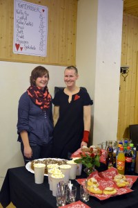 Blide damer som har jobbet masse  for å få til det flotte julemarkedet