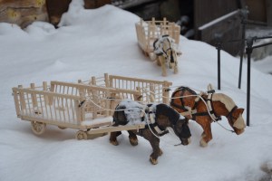 Ekte håndtverk - nydelige dølagamper med høyvogn