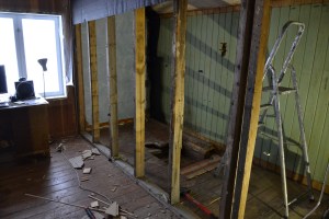 Dette var engang en vegg mot det gamle badet