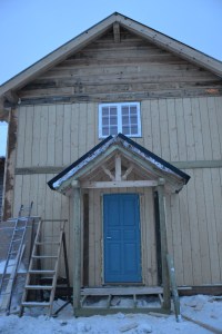 Det lille overbygget foran bakdøra 