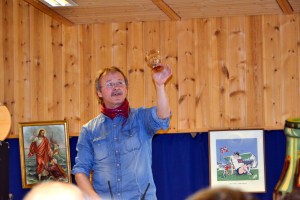 Ola Rye er godt i gang med auksjonssesongen. I helga var han på Tolga, der han bl.a. solgte dette nydelige glasset til meg!