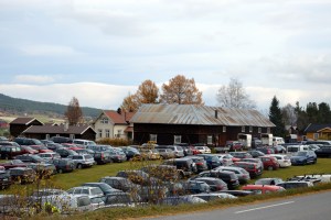 Det ante oss allerede langt nede i veien at det ville være folksomt i parken i dag!