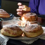 Kanelbollene er verdt en smak! -og store nok til å bli mette av!