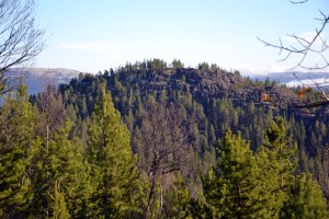 På vei opp, ser vi Fåsten fra baksida