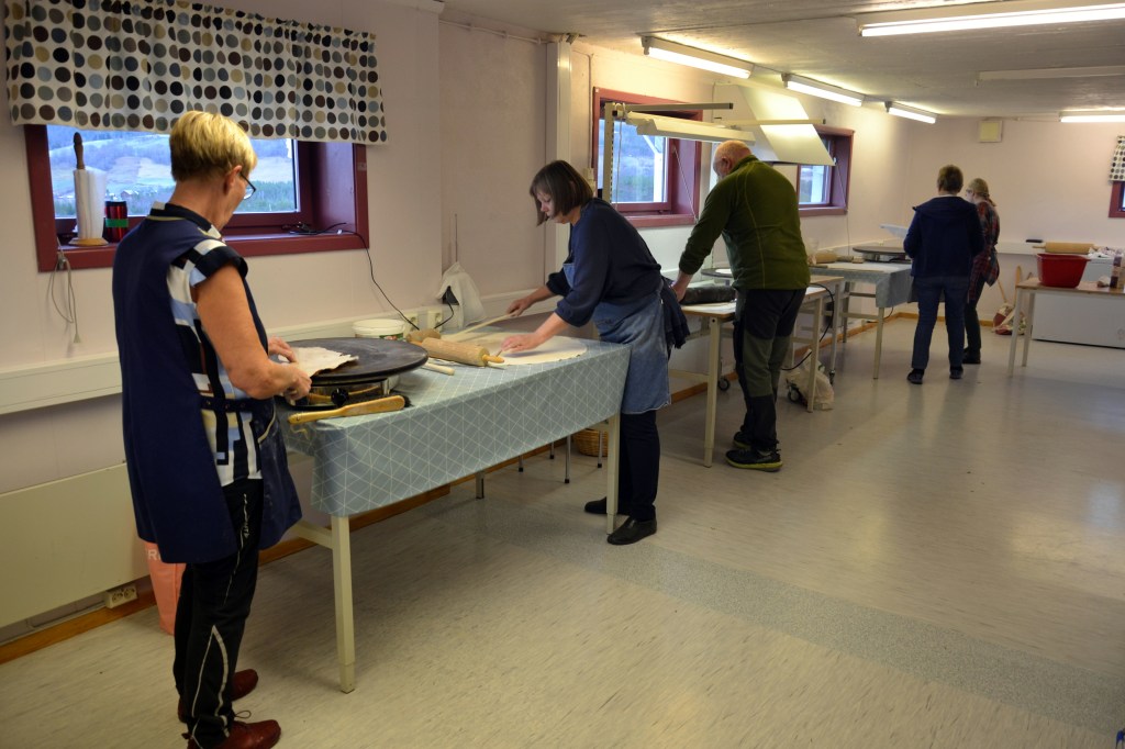 Anne Kari er klar til å bistå Berit 